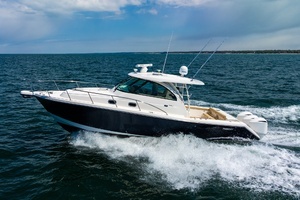 2016 Pursuit OS 385 Offshore thumbnail 4