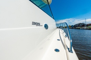 2016 Pursuit OS 385 Offshore thumbnail 32
