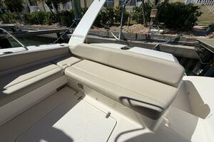 2014 Pursuit SC 365i thumbnail 19