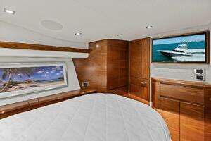 2023 Viking 54 Convertible thumbnail 19