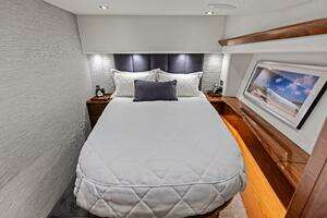 2023 Viking 54 Convertible thumbnail 17