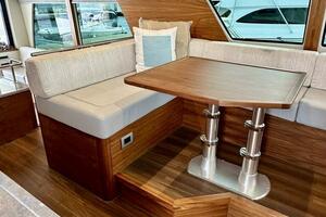 Outer Reef 62 SOUTH  PAWS - Helm