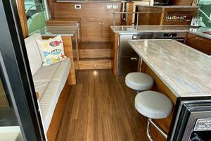 Outer Reef 62 SOUTH  PAWS - Salon Galley