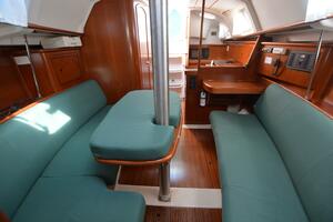 Heals Easily Too 33ft Beneteau Yacht For Sale