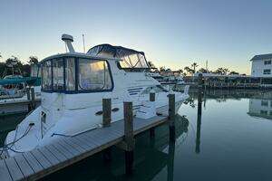 2000 Sea Ray 420 Aft Cabin thumbnail 3