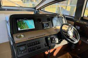 2016 Sea Ray 40 Sundancer thumbnail 2