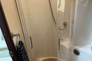 2016 Sea Ray 40 Sundancer thumbnail 15