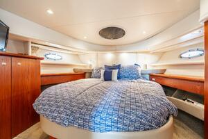 Photo 5927267 for 1999 Maxum 4100 SCA Motor Yacht  