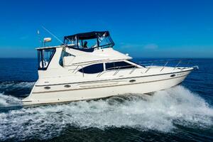 Photo 5927220 for 1999 Maxum 4100 SCA Motor Yacht  