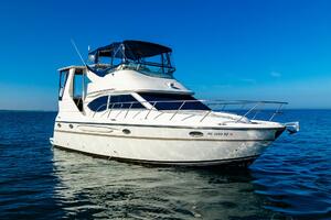 Photo 5927226 for 1999 Maxum 4100 SCA Motor Yacht  