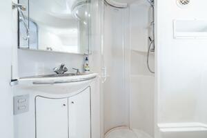 Photo 5927266 for 1999 Maxum 4100 SCA Motor Yacht  