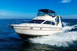 Photo 5927224 for 1999 Maxum 4100 SCA Motor Yacht  