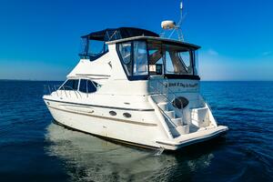 Photo 5927216 for 1999 Maxum 4100 SCA Motor Yacht  