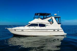 Photo 5927217 for 1999 Maxum 4100 SCA Motor Yacht  