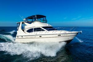 Photo 5927219 for 1999 Maxum 4100 SCA Motor Yacht  