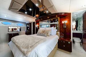 Serendipity 94ft Lazzara Yachts Yacht For Sale