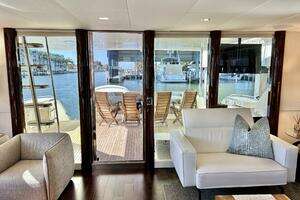 2001 Lazzara Yachts 94 Motor Yacht thumbnail 18