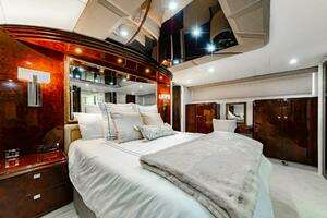 2001 Lazzara Yachts 94 Motor Yacht thumbnail 30