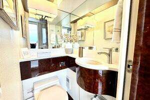 2001 Lazzara Yachts 94 Motor Yacht thumbnail 23