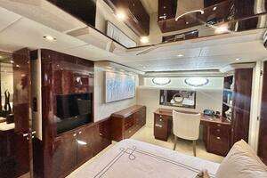 2001 Lazzara Yachts 94 Motor Yacht thumbnail 28