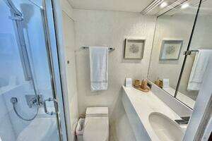 2001 Lazzara Yachts 94 Motor Yacht thumbnail 40