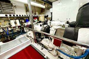 2001 Lazzara Yachts 94 Motor Yacht thumbnail 61