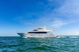 Serendipity 94ft Lazzara Yachts Yacht For Sale