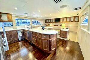 2001 Lazzara Yachts 94 Motor Yacht thumbnail 19