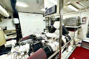 2001 Lazzara Yachts 94 Motor Yacht thumbnail 60