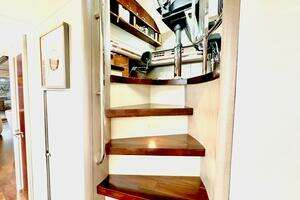 2001 Lazzara Yachts 94 Motor Yacht thumbnail 10