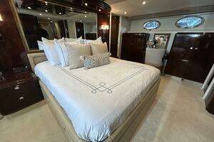2001 Lazzara Yachts 94 Motor Yacht thumbnail 31