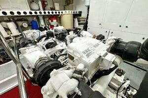 2001 Lazzara Yachts 94 Motor Yacht thumbnail 62