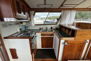 1986 Wilbur Flybridge Cruiser thumbnail 16