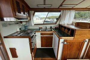 1986 Wilbur Flybridge Cruiser thumbnail 16