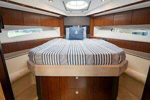 2013 Cruisers Yachts 48 Cantius thumbnail 4