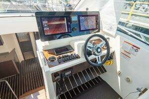 2013 Cruisers Yachts 48 Cantius thumbnail 2