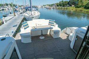 2013 Cruisers Yachts 48 Cantius thumbnail 12