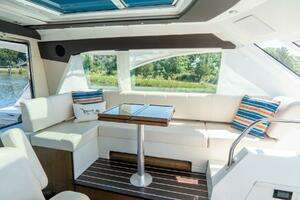 2013 Cruisers Yachts 48 Cantius thumbnail 19