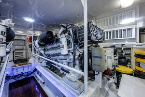 Viking 64 BIG BLUE - Engine Room