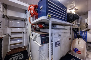Viking 64 BIG BLUE - Engine Room