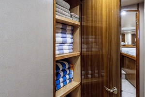 Viking 64 BIG BLUE - Interior Storage