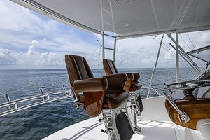 Viking 64 BIG BLUE - Flybridge Helm