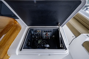 Viking 64 BIG BLUE - Flybridge Helm