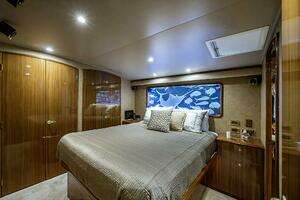2007 Viking 64 Convertible thumbnail 18