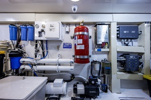 Viking 64 BIG BLUE - Engine Room