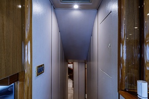 Viking 64 BIG BLUE - Companionway