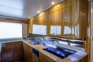 Viking 64 BIG BLUE - Galley