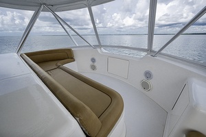 Viking 64 BIG BLUE - Flybridge Helm Seating