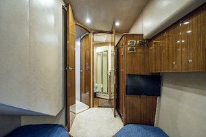 Viking 64 BIG BLUE - Guest Stateroom