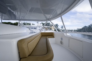 Viking 64 BIG BLUE - Flybridge Helm Seating